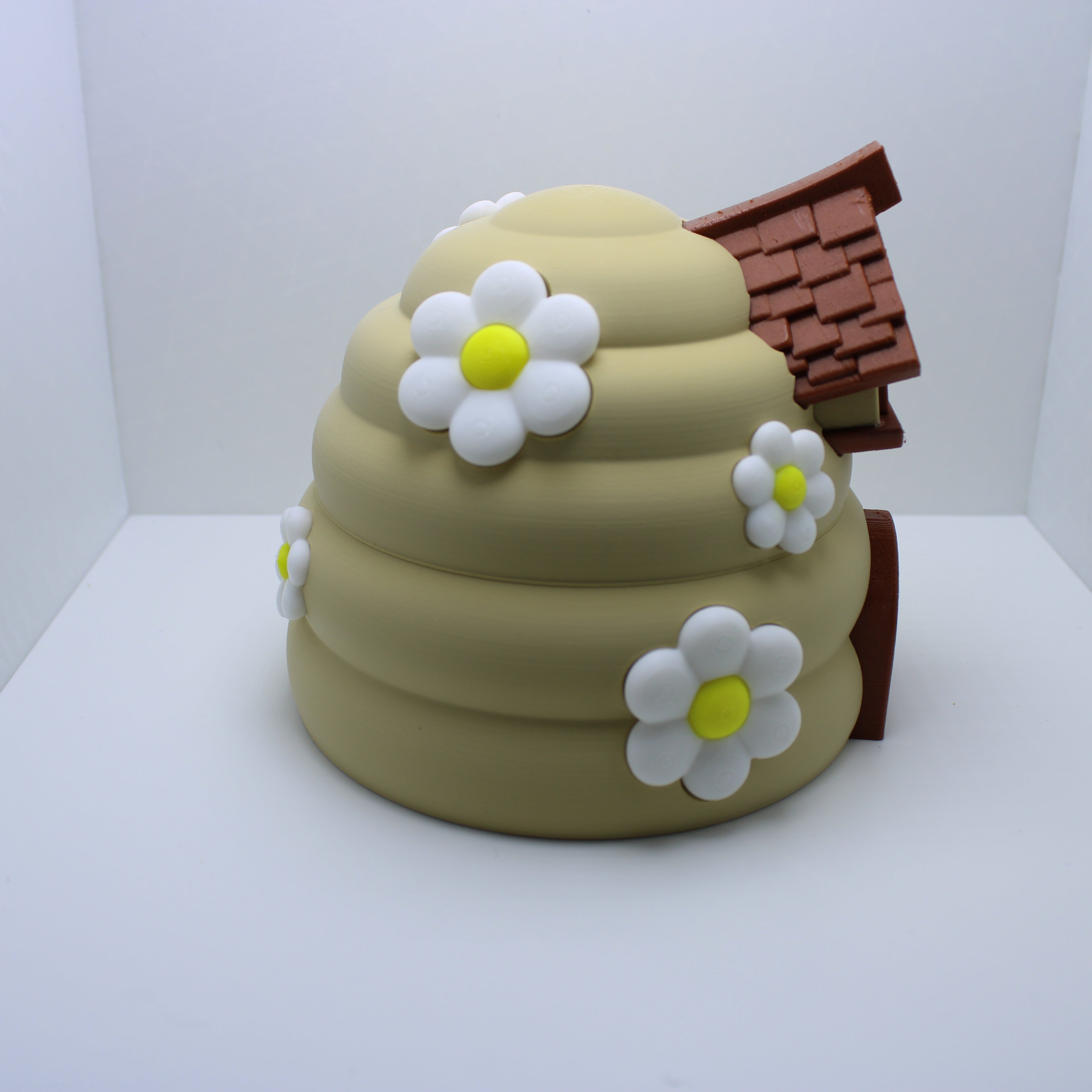 Baby Bumblebees & Beehive Display- 3d printed desk companion (with or without bumblebees)
