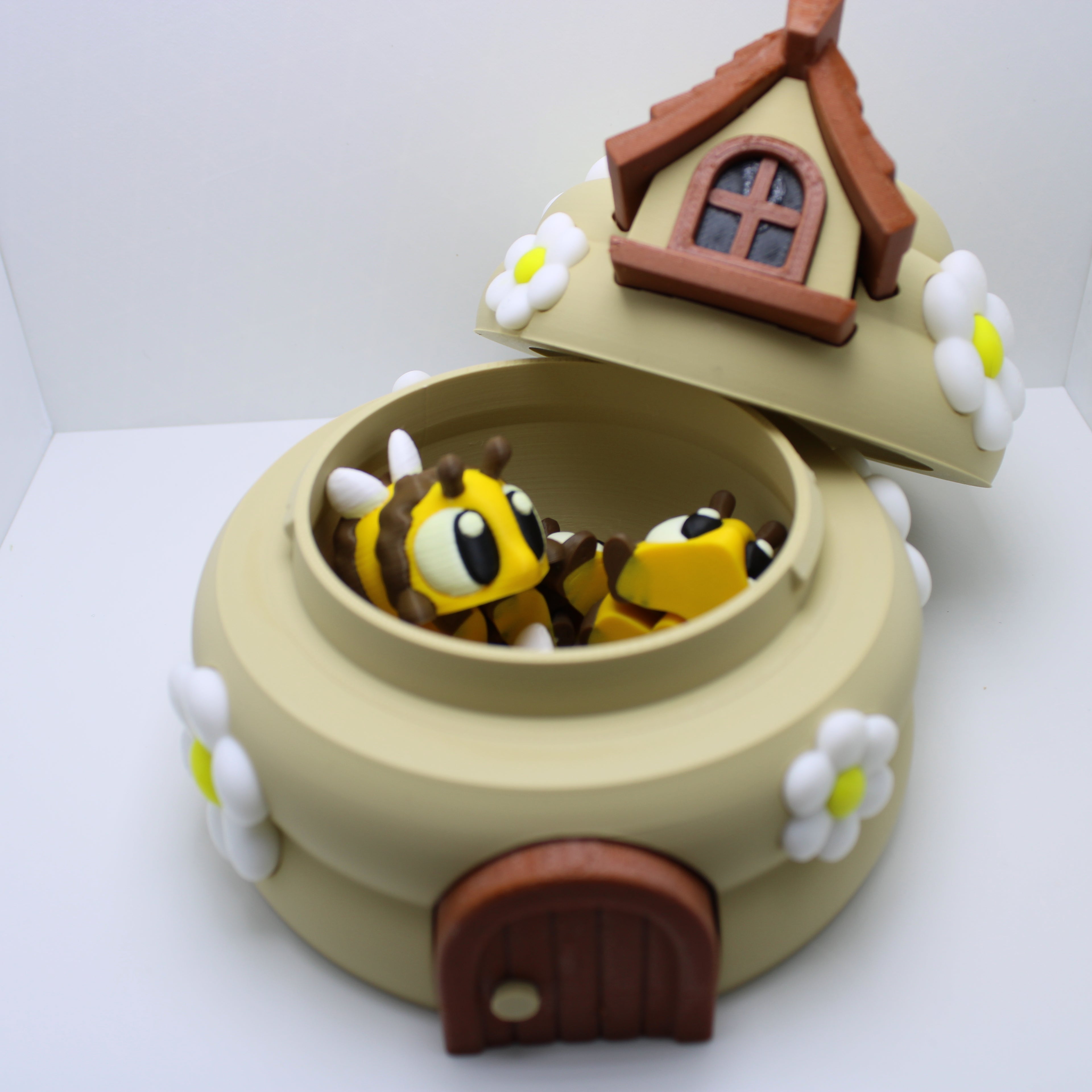 Baby Bumblebees & Beehive Display- 3d printed desk companion (with or without bumblebees)