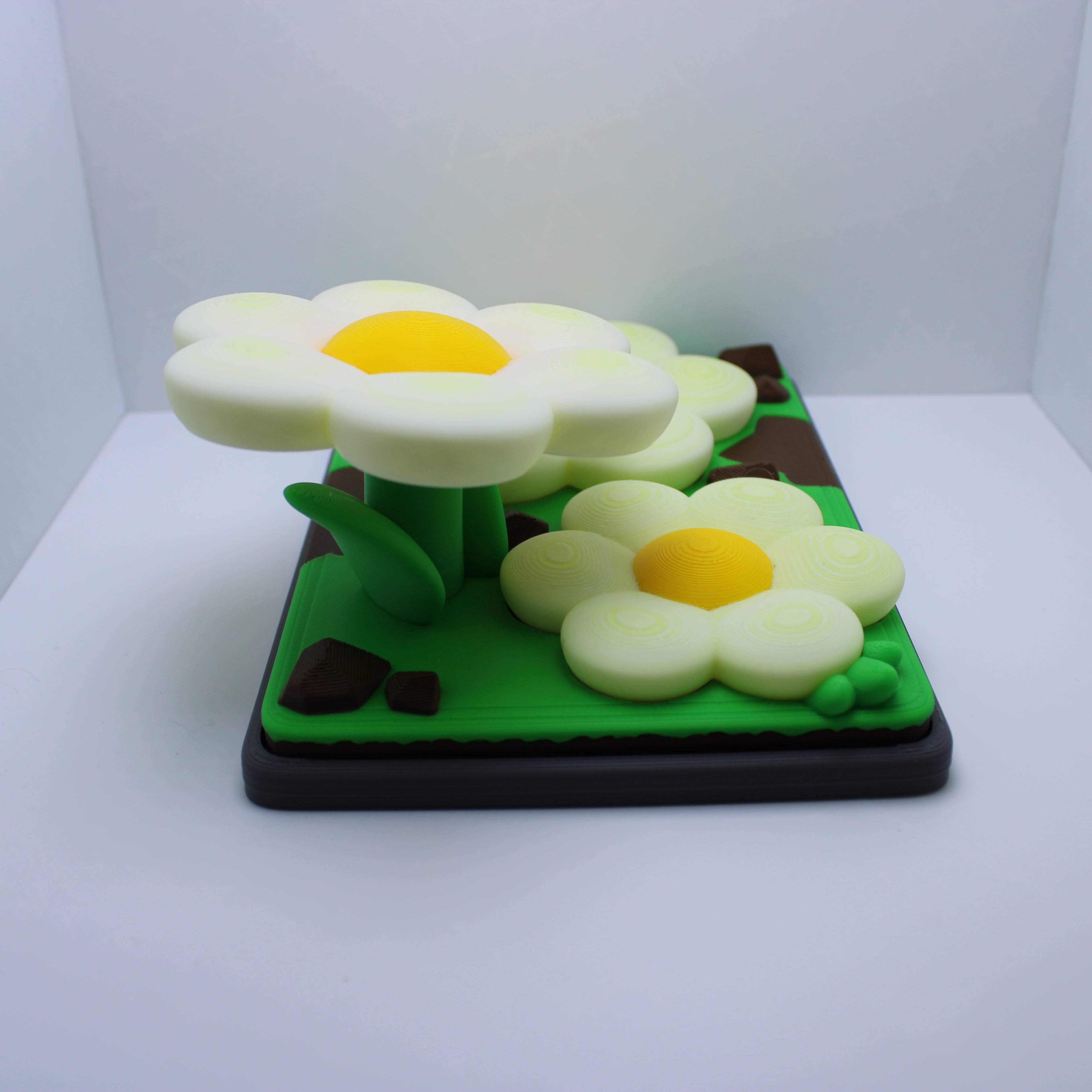 Daisy display (with or without Ladybugs)-3d printed desk companion