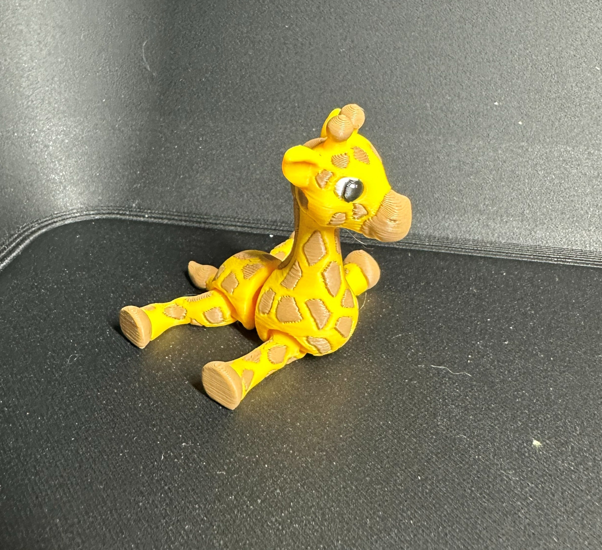 Tiny Giraffe Desk Critters – Fun Fidget Figures